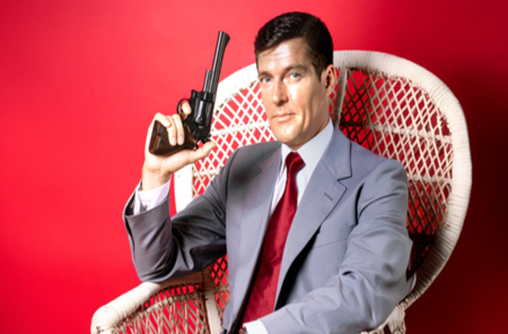 रोजर मूर: दर्जी के बेटे जो बने जेम्स बॉन्ड, हमेशा माना 'भारत दिल पर करता है राज'