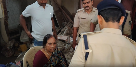 तेजस्वी यादव ने भोजपुर में मारे गए सेवानिवृत्त कस्टम अधिकारी के परिवार से बात की