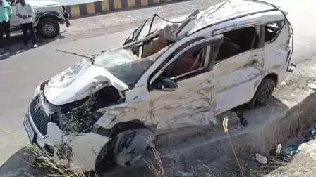 महाराष्ट्र के जलगांव में भयानक कार एक्सीडेंट, तीन लोगों की मौत, चार घायल