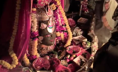 भस्म आरती में बड़ी संख्या में शामिल हुए श्रद्धालु, रजत चंद्र-त्रिशूल, त्रिपुंड और मेवा से बाबा महाकाल का भव्य शृंगार