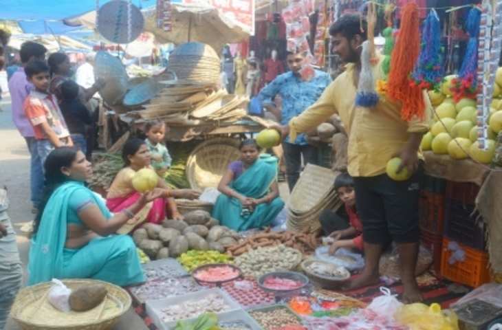 बिहार : महापर्व छठ के लिए सजा बाजार, लोगों ने शुरू की खरीददारी