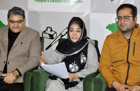 महबूबा मुफ्ती ने ईरान पर अमेरिका-इजराइल के हमले को लेकर सरकार पर निशाना साधा