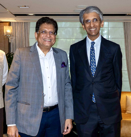 सिंगापुर दौरे के दौरान वैश्विक उद्योग जगत के प्रमुखों से मिले पीयूष गोयल, भारत की मजबूत अर्थव्यवस्था और निवेश अवसरों को किया रेखांकित