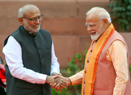 उपराष्ट्रपति ने पीएम मोदी को दी जन्मदिन की शुभकामनाएं, कहा- 'दुनिया में एक चमकते हुए केंद्र के रूप में उभर रहा भारत'