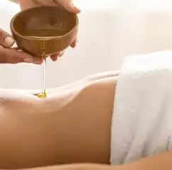 नाभि चिकित्सा : तनाव, चेहरे पर झुर्रियां या पेट दर्द, दो बूंद तेल लगाने से दूर होंगी कई समस्याएं