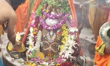बाबा महाकाल को भांग, पंचामृत पूजन और चंदन किया गया अर्पित, राजा स्वरूप भव्य शृंगार