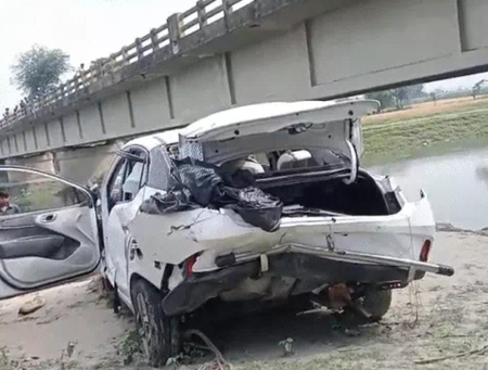 बिहार: मेला देखकर लौट रहे तीन दोस्तों की कार दुर्घटना में मौत, चौथे की खोज जारी