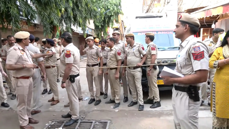 दिल्ली: सत्य निकेतन हादसे के बाद ट्रैफिक पुलिस ने जारी की एडवाइजरी, इन रास्तों से बचें