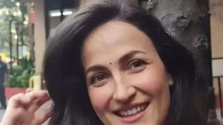 इस्कॉन मंदिर पहुंचीं एली अवराम, बोलीं- भारत आकर श्रीकृष्ण से बढ़ा मेरा लगाव