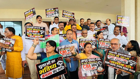 झारखंड : भर्ती परीक्षा विवाद पर विधानसभा में भाजपा का प्रदर्शन, मरांडी ने दोहराई सीबीआई जांच की मांग
