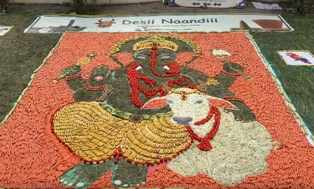 सूरत में सात टन सब्जियों और हरी घास से बनाई गणेश प्रतिमा, उत्सव के बाद 1,000 गायों को खिलाया जाएगा महाप्रसाद