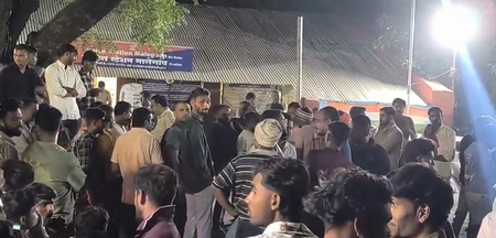 वाशिम : दुर्गा प्रतिमा विसर्जन जुलूस में घर पर गुलाल गिरने के बाद विवाद, आरोपियों की तलाश जारी
