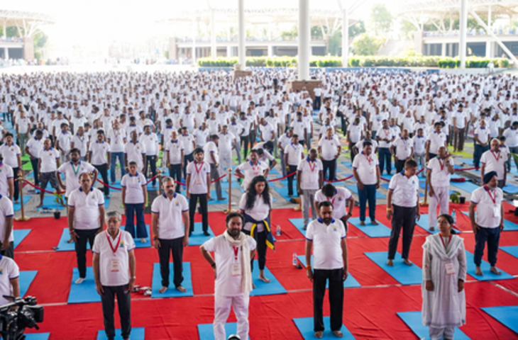 हैदराबाद में 6,000 लोगों ने एक साथ किया भुजंगासन, एशिया बुक ऑफ रिकॉर्ड्स में दर्ज उपलब्धि