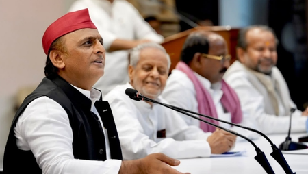 भाजपा फर्जी वोट बनवाने और असली वोट कटवाने की साजिश कर रही : अखिलेश यादव