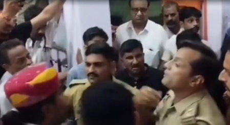 फतेहपुर सीकरी में पुलिस की आपत्तिजनक टिप्पणी पर विवाद, चौकी प्रभारी और सिपाही लाइन हाजिर