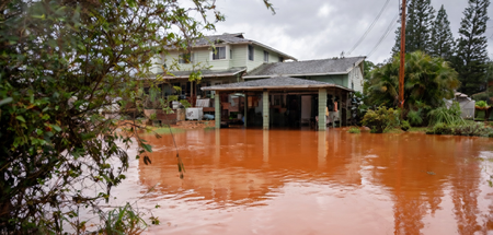 अमेरिका के 'बिग आइलैंड' में तूफान से तबाही: ओआहू द्वीप पर भीषण बाढ़, डैम टूटने का खतरा