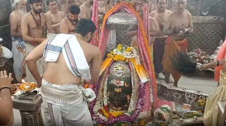 बाबा महाकाल का सोमवती अमावस्या पर भांग से विशेष शृंगार; मस्तक पर श्रीगणेश, त्रिनेत्र से सजे भगवान