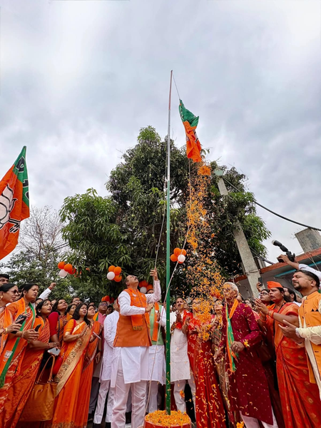 बिहार में भाजपा ने मनाया स्थापना दिवस, 47 किलो बांटे गए और 47 दीप हुए प्रज्वलित