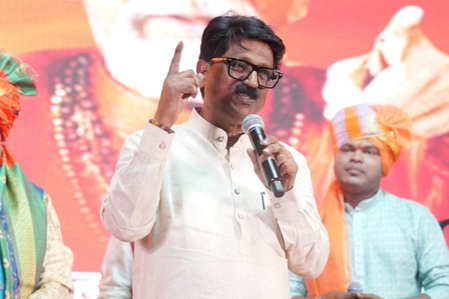 शिवसेना (यूबीटी) ने लोकसभा अध्यक्ष को लिखा पत्र, बागी सांसदों को अलग मान्यता न देने की मांग