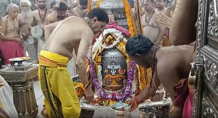 बाबा महाकाल का राजा स्वरूप में शृंगार, भस्म आरती के बाद दर्शन कर भावविभोर हुए भक्त