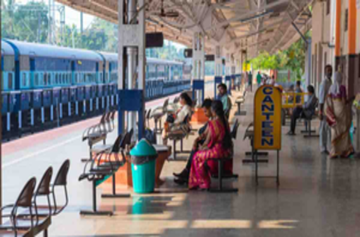 150 रेलवे स्टेशनों को स्वच्छ व पौष्टिक भोजन परोसने के लिए मिला एफएसएसएआई का 'ईट राइट' टैग