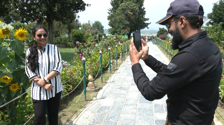 जम्मू-कश्मीर की हसीन वादियों में बढ़ी पर्यटकों की संख्या, टूरिज्म इंफ्रास्ट्रक्चर का तेजी से विस्तार बना मददगार