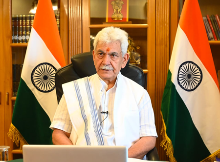 जिज्ञासा ज्ञान का पहला दीपक है, छात्रों को विज्ञान के साथ संस्कार भी मिलें: मनोज सिन्हा