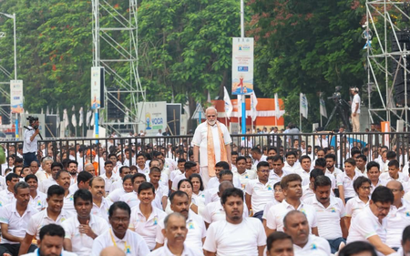 कोलकाता में योग दिवस कार्यक्रम का समापन, पीएम मोदी बोले- 'लोगों ने निभाया आदर्श नागरिक का कर्तव्य'