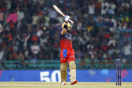 धोनी-रोहित से बेहतर रहेगा आईपीएल 2026 में विराट कोहली का प्रदर्शन: आकाश चोपड़ा