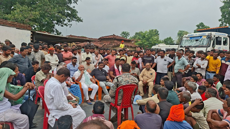 झारखंड: सड़क हादसे में सीआरपीएफ जवान की मौत के दूसरे दिन भी प्रदर्शन, सड़क जाम
