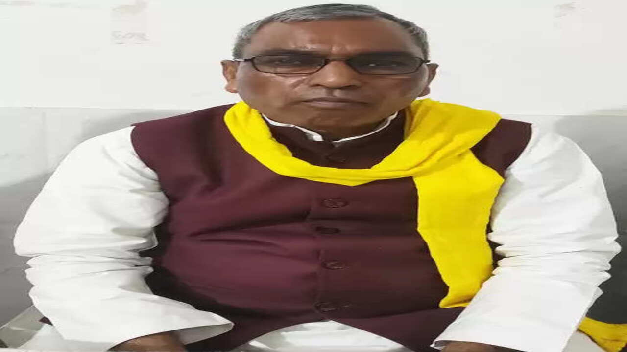 राजभर का अखिलेश पर हमला, बोले गेट पर रेट का काउंटर बंद कीजिए कार्यकर्ताओं से मुलाकात के नाम पर हो रही वसूली