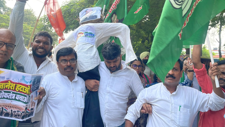 पटना में महागठबंधन ने निकाला आक्रोश मार्च, तेजस्वी के नेतृत्व में राजभवन तक निकलेगा मार्च