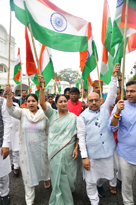 दिल्ली विधानसभा में निकली 'तिरंगा यात्रा', सीएम रेखा गुप्ता और स्पीकर विजेंद्र ने किया नेतृत्व