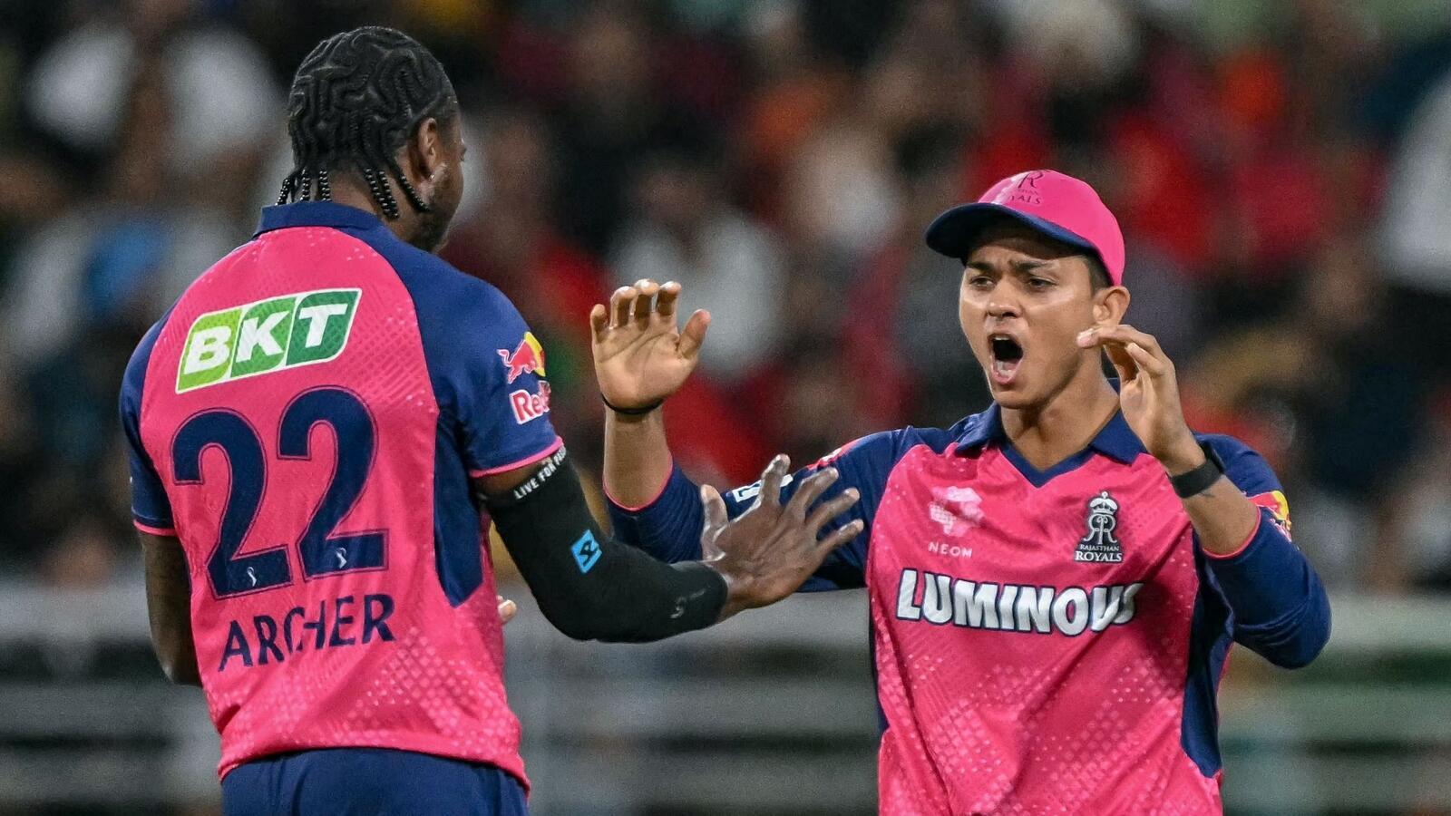 RR vs MI: मुंबई इंडियंस ने राजस्थान रॉयल्स का प्लेऑफ से काट दिया टिकट, 2012 के बाद RR को मिली ऐसी शर्मनाक हार