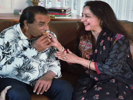 मरणोपरांत धर्मेंद्र को पद्म विभूषण मिलने से खुशी से गदगद हुईं हेमा मालिनी, विजय देवरकोंडा ने भी दी बधाई