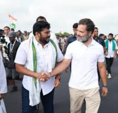 कौन है एआई समिट में प्रदर्शन करने वाला नरसिम्हा यादव, राहुल गांधी संग पदयात्रा की तस्वीर वायरल