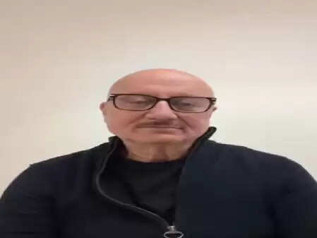 साल के पहले दिन अनुपम खेर ने बताया अपना रेजोल्यूशन, गरीबों की मदद करने का लिया प्रण