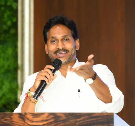 मौजूदा सरकार के खिलाफ लोगों की नाराजगी का उठाएं फायदा, जगन की पार्टी कार्यकर्ताओं से अपील