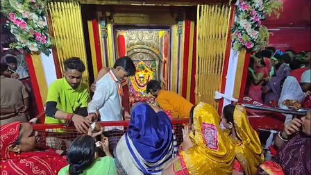 वाराणसी से हरिद्वार तक, शारदीय नवरात्रि के पहले दिन मां के दरबार में उमड़ा आस्था का सैलाब