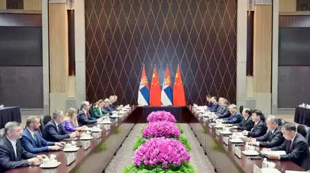 चीनी प्रधानमंत्री ने सर्बियाई समकक्ष से मुलाकात की
