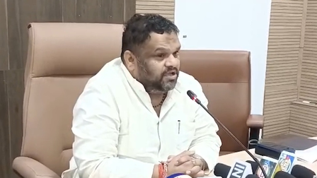 सिलचर में एनएचआरसी की समीक्षा बैठक, आयुष्मान और यूडीआईडी कार्ड वितरण में प्रदर्शन बेहतर