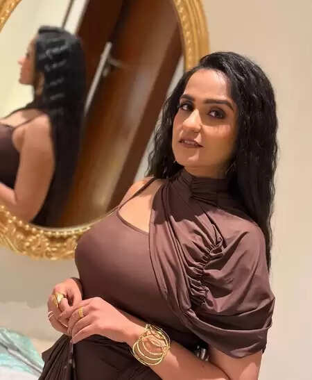 'जस्सी वेड्स जस्सी' का नया गाना 'इश्क ए देसी' निस्वार्थ प्यार को समर्पित : असीस कौर