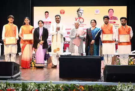 भारत भाषा और संस्कृति की दृष्टि से अत्यंत समृद्ध राष्ट्र: राज्यपाल आनंदीबेन पटेल