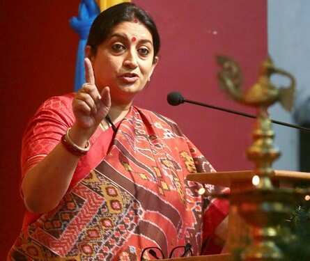 अमेठी में फिर तेज हुई सियासी हलचल, राहुल गांधी के बाद स्मृति ईरानी ने संभाला मोर्चा