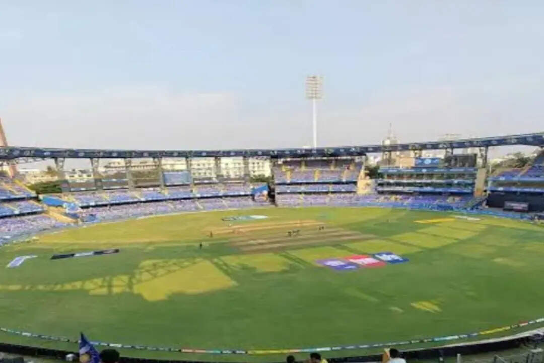 MI vs LSG Pitch Report: रोहित शर्मा-ऋषभ पंत करेंगे विस्फोटक बल्लेबाजी या बुमराह और आवेश ढाएंगे कहर? जानें वानखेड़े की पिच का हाल