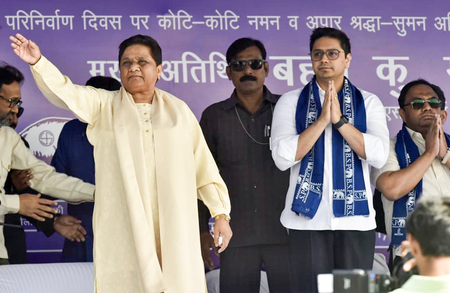 मायावती ने आकाश आनंद को बताया अपरिपक्व, यूपी में नहीं दी कोई बड़ी जिम्मेदारी