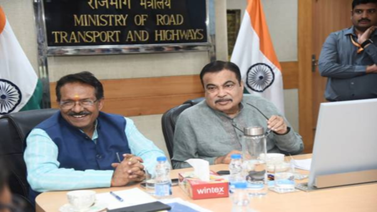 नितिन गडकरी ने अधिकारियों को राष्ट्रीय राजमार्गों पर मानसून की तैयारियों को मजबूत करने के दिए निर्देश