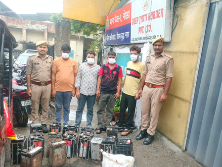 ई-रिक्शा की बैटरी चोरी करने वाले गिरोह का पर्दाफाश, चार गिरफ्तार