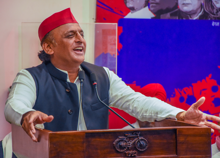 सपा का आरोप- मतदाता सूची में बड़े पैमाने पर गड़बड़ी, बीएलओ के तबादलों पर उठाए सवाल