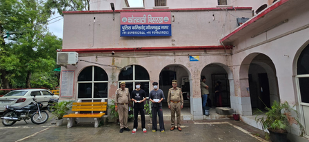 ग्रेटर नोएडा: कॉल सेंटर के जरिए लोन दिलाने का झांसा देकर ठगी करने वाले दो आरोपी गिरफ्तार